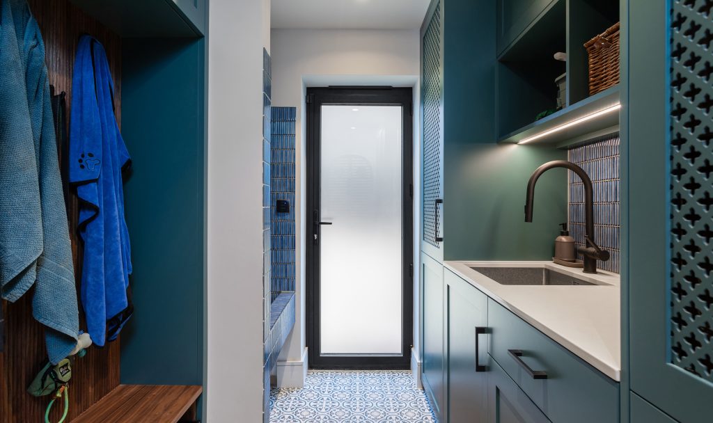 Luxury-fitted-mudroom